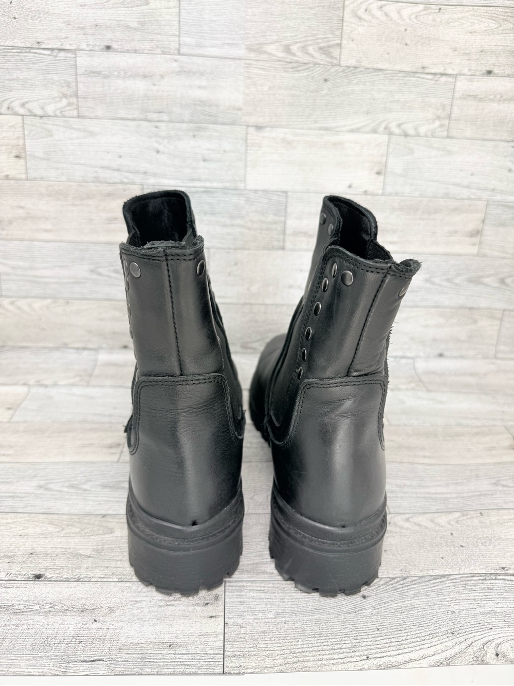 Black Leather Chelsea Boots with Stud Accents Sz 40/9-9.5 Woman’s - Picture 5 of 8